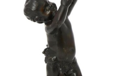 After CLODION (1738-1814) - Tambourine putto, bronze subject with brown patina, on stone base. Circa 1900. H 24,5 cm