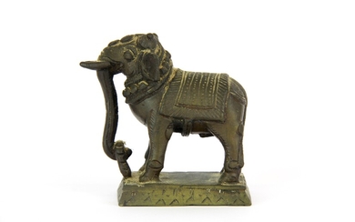 An 18th Century Indian bronze figure of an elephant, H. 7cm.