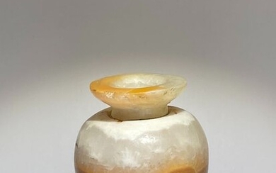 Ancient Egyptian Alabaster Very nice colors. Vase or Jar for kohl. Middle Kingdom 2150 - 1790 BC. 5,6 cm H.