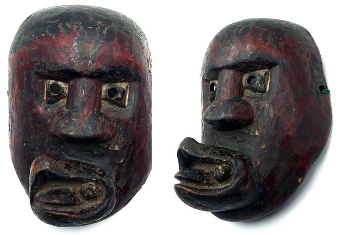 Ancient grimacing medicine mask for a bon ceremonial wooden shaman. (1) - Wood - Nepal - First half 20th century