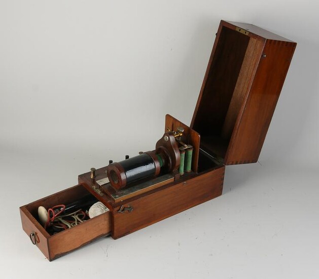 Antique English measuring instrument, 1900