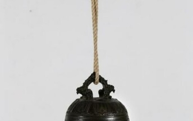 Arte Cinese A bronze temple bell incised with a long