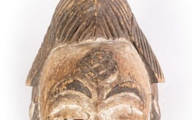 Arte africana Okuyi white mask, Punu Gabon .