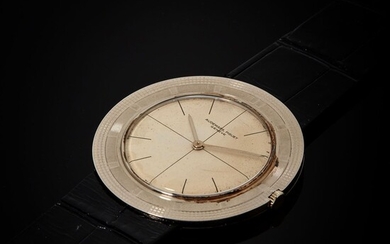 Audemars Piguet, Disco Volante, n° 249xx, mvt. 878xx, vers 1955. Une rare et magnifique montre...