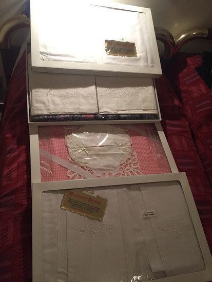 Basket, Bedspread, Cushion, Mixed lot, Napkin, Sheet, Tablecloth, Towel (19) - Cotton, Linen - Late 20th century