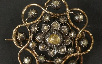 Broche Napoléon III en or jaune 14 carats et argent sertie de diamants taille rose....