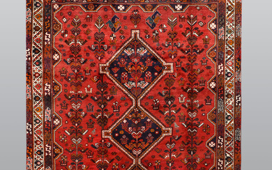 CARPET. Figural Ghashghai, wool warp, 300 x 220 cm.