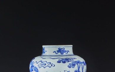 CHINE, Époque KANGXI (1662-1722) Jarre balustre en porcelaine à décor en bleu sous couverte de...
