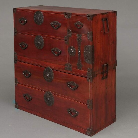 Cabinet - Wood - Restored and fully functional Japanese cabinet (Yonezawa tansu) from the Shonai region. - Japan - 1917
