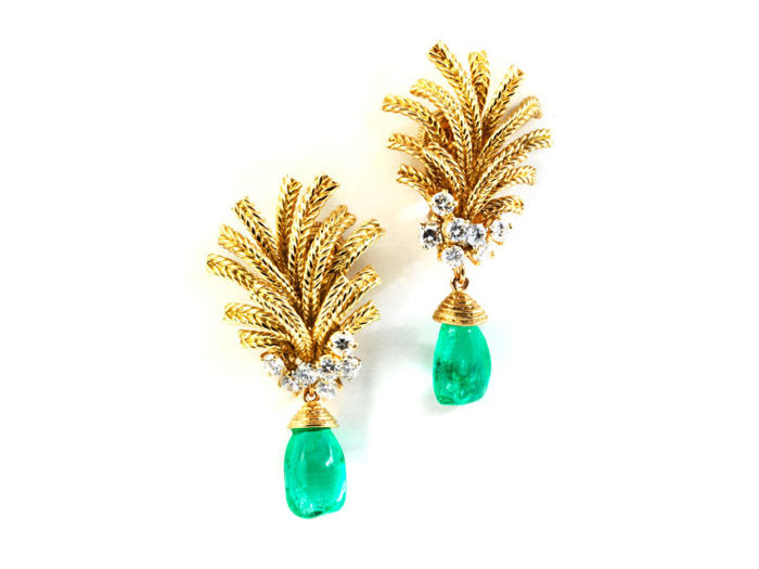 Cartier - 18 kt. - Earrings Emerald