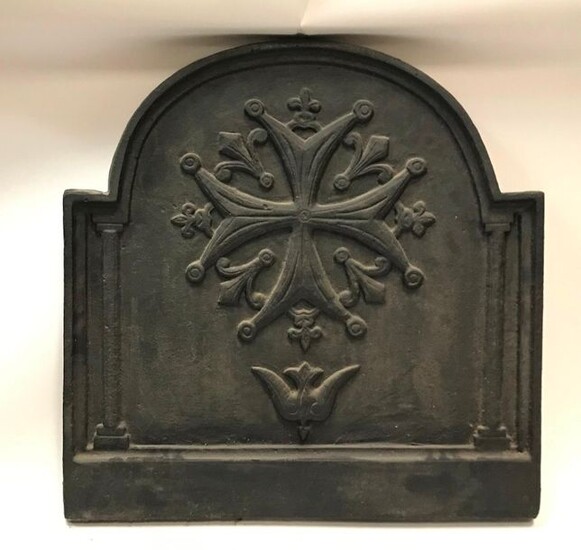 Cast iron fireback decorated with a star and fleur-de-lys.