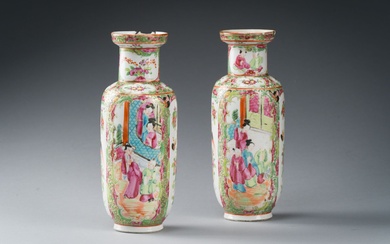 Chine - Canton Paire de petits vases de forme balustre en porcelaine à décor polychrome...