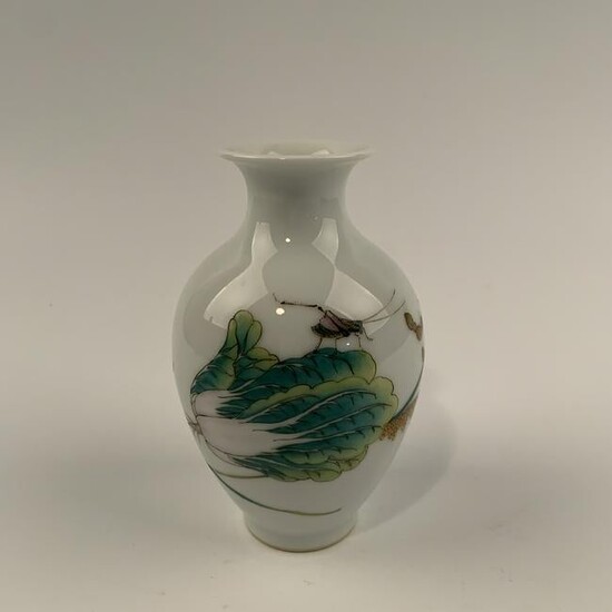Chinese Famille Rose Chinese Blue and White Dragon Vase