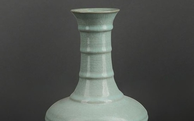 Chinese Guan kiln Green glaze Porcelain Vase