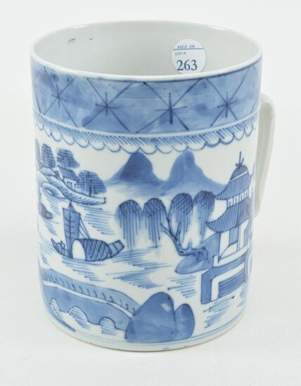 Chinese export porcelain tankard with blue and white