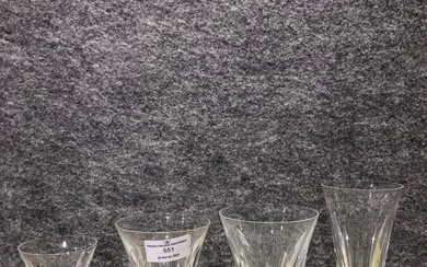 DAUM, partie de service de verres en cristal taillé composée de: 12 verres à eau...