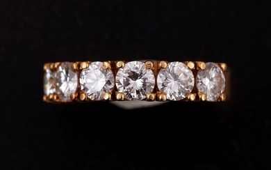 DEMIE ALLIANCE en or jaune 18K (750 millièmes) ornée de sept diamants taillés en brillant...