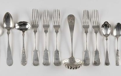 EIGHTEEN PIECES OF SILVER FLATWARE Approx. 19.6 total