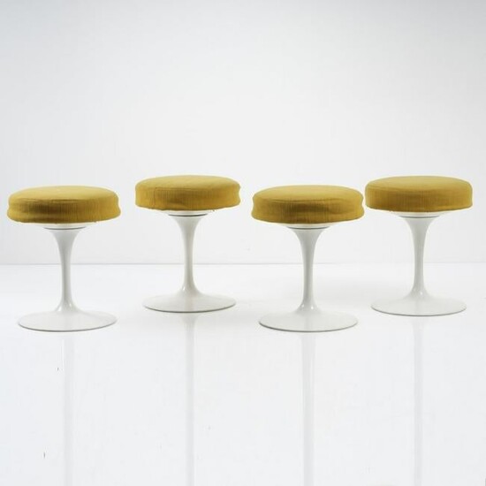 Eero Saarinen, Dining table 'Tulip' - '173' with three