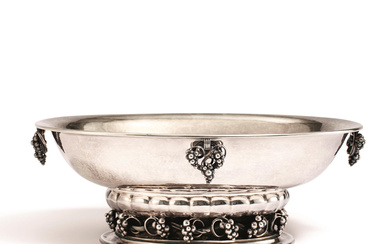 Georg Jensen | LARGE SILVER FOOTED BOWL WITH GRAPE DECOR
