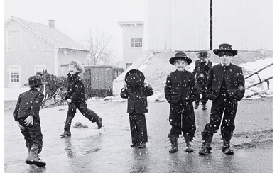 George Tice (1938), Amish Children Playing in Snow, Lancaster, Pennsylvania (1983)