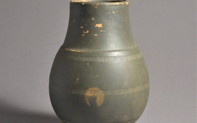 Gobelet à boire Romain, 2.-3. siècle après J.-C. Argile, H = 14.6 cm (5 3/4...