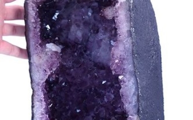 Gorgeous amethyst druse with Beautiful Calcite Crystal, Uruguay - 41×25×20 cm - 19.9 kg