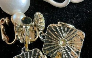 Group Lot Vintage White Toned Jewelry