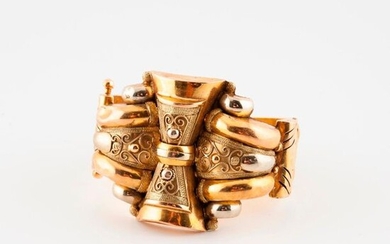 Important three-tone (750) gold opening cuff bracelet decorated with an imposing architectural motif.
