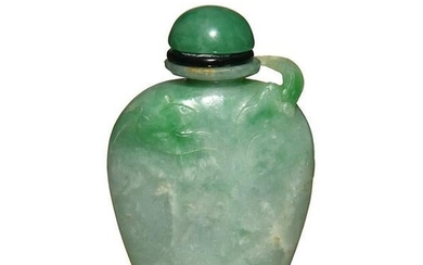 Jadeite Snuff Bottle with Carving of Bats, 19th Century