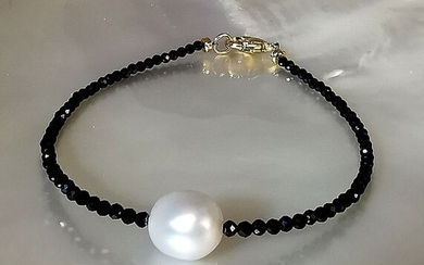 #LOW RESERVE PRICE # - 925 Saltwater pearls, Silver, South sea pearl, Semi-precious stones black spinels faceted - Bracelet - Spinels