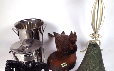 METALWARE AND COLLECTABLES INCLUDING A CAST IRON HORSE DOOR STOP, A CARVED WOODEN PHEASANT, A COPPER TRAY, A HALYCON DAYS CANDLE AND SUNDRY