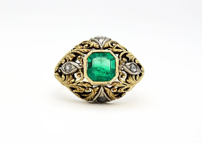 Manner of Mario Buccellati - 18 kt. Yellow gold - Ring - 1.00 ct Emerald - Diamond