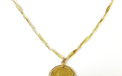 PENDANT in gold 750 ‰ adorned with a 40 franc coin bearing the effigy of Napoleon and chain in gold 750 ‰ with interlocking olive links, total weight 51 g