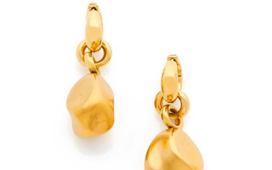 POMELLATO Pair of earrings in 18k yellow gold (750‰) with two tasseled ‘pebble’