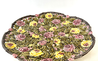 PORCELAIN FLOWER MAGIC: HAND-PAINTED WALL PLATE AS A PIECE OF ART.