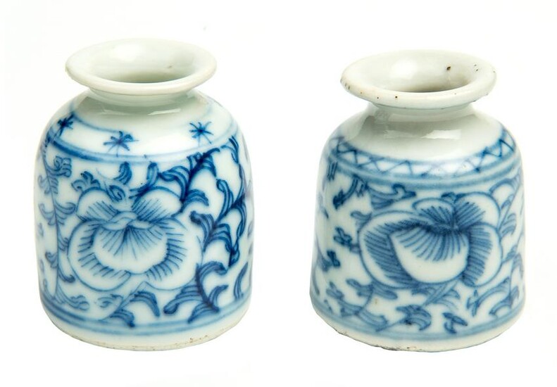 Pair of Chinese small bottles, white and blue