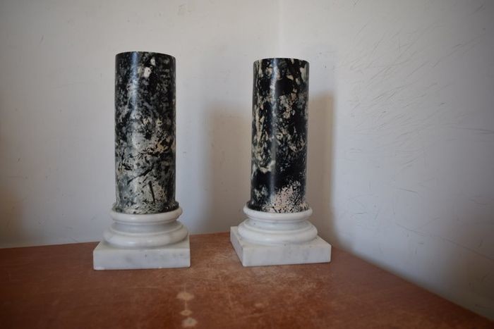 Pair of columns in rare granite of the column of the flagging. - Granite - First half 20th century