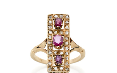 Pink sapphire and irregular rose cut diamond yellow 12K gold ring, g 4.01 circa size 15/55.