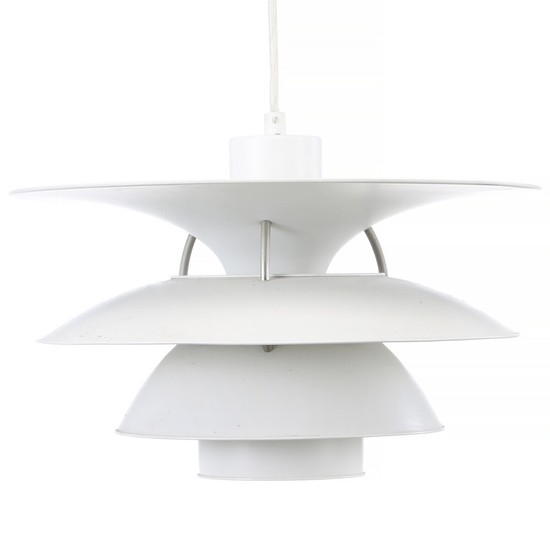 Poul Henningsen: “Charlottenborg”. Pendant with shades of white lacquered metal. Manufactured by Louis Poulsen. Diam. 46 cm.