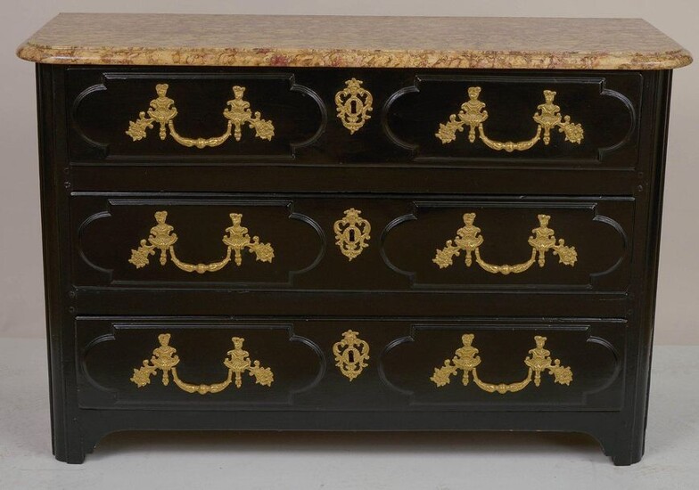 Regency style chest of drawers in solid walnut with black patina opening by three drawers. Gilt bronze ornamentation. Topped by a purplish-yellow breccia shelf. French work. Period: 18th century. Size : 135,5x88x52cm.