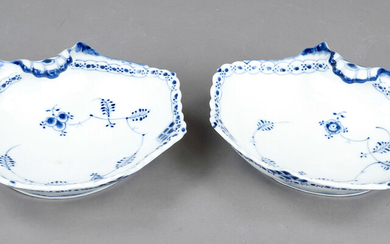 Shell bowls, Royal Copenhagen, Denmark, end of 20th c., model no. 556, décor Musselmalet in