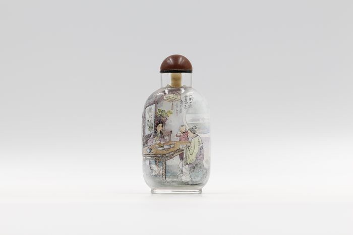 Snuff bottle - Glass - Human Figure - By Huang San - China - Late 20th century