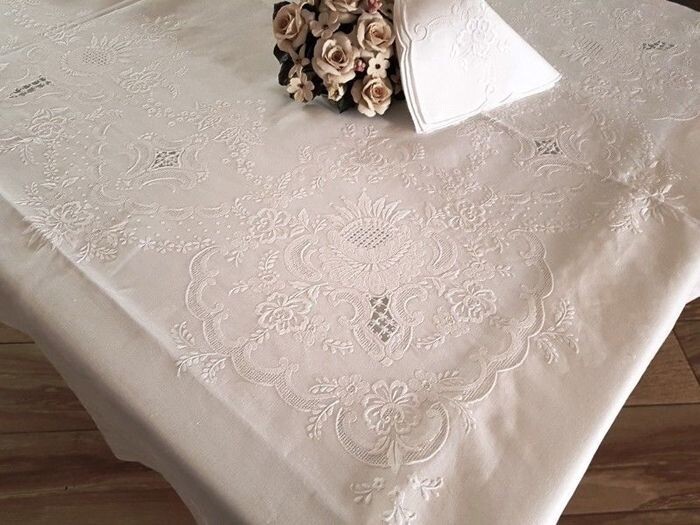Spectacular!! tablecloth x 12 (including 12 linen napkins) in 100% pure linen with embroidery - Linen - AFTER 2000