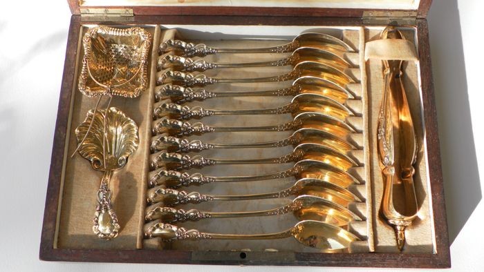 Spoon, Sugar tongs, Tea strainer (15) - Silver, Vermeil - France - Second half 19th century