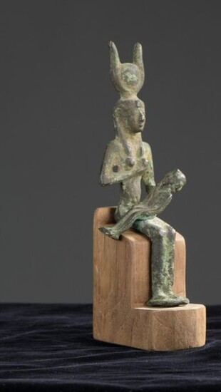 Statuette representing the goddess Isis- Lactans sitting