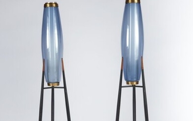 Svend Aage Holm SORENSEN (1913-2004) Paire de lampes de parquets à piétement tripode en teck...