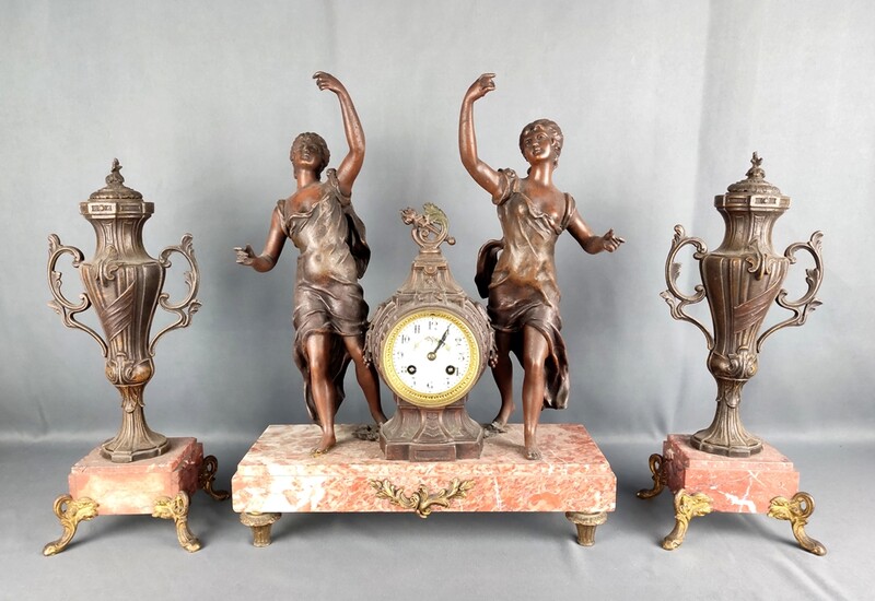Table clock / mantel clock, with two side plates, rectangular base of red marble, clock in the cent
