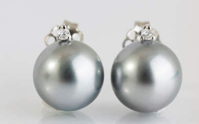 United Pearl - 9x10mm Silvery Round Tahitian Pearls - 14 kt. White gold - Earrings - 0.04 ct
