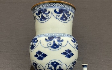 Vase - Porcelain - Chinese - Zhadou - Floral and geometrical patterns - Rare and fine - China - Kangxi (1662-1722)